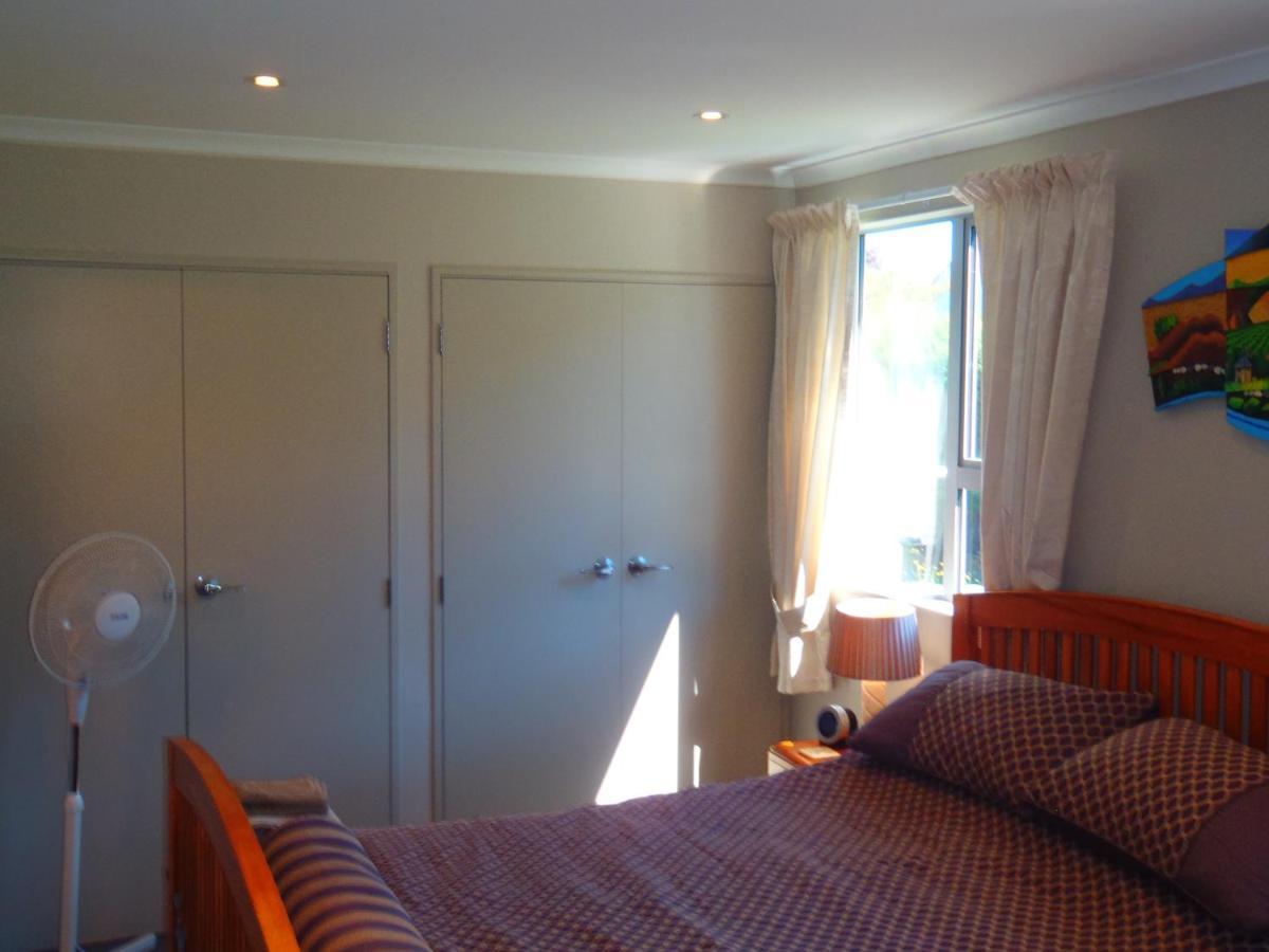 Lakefront Fantail Cottage Lake Hawea, Wanaka Exterior photo