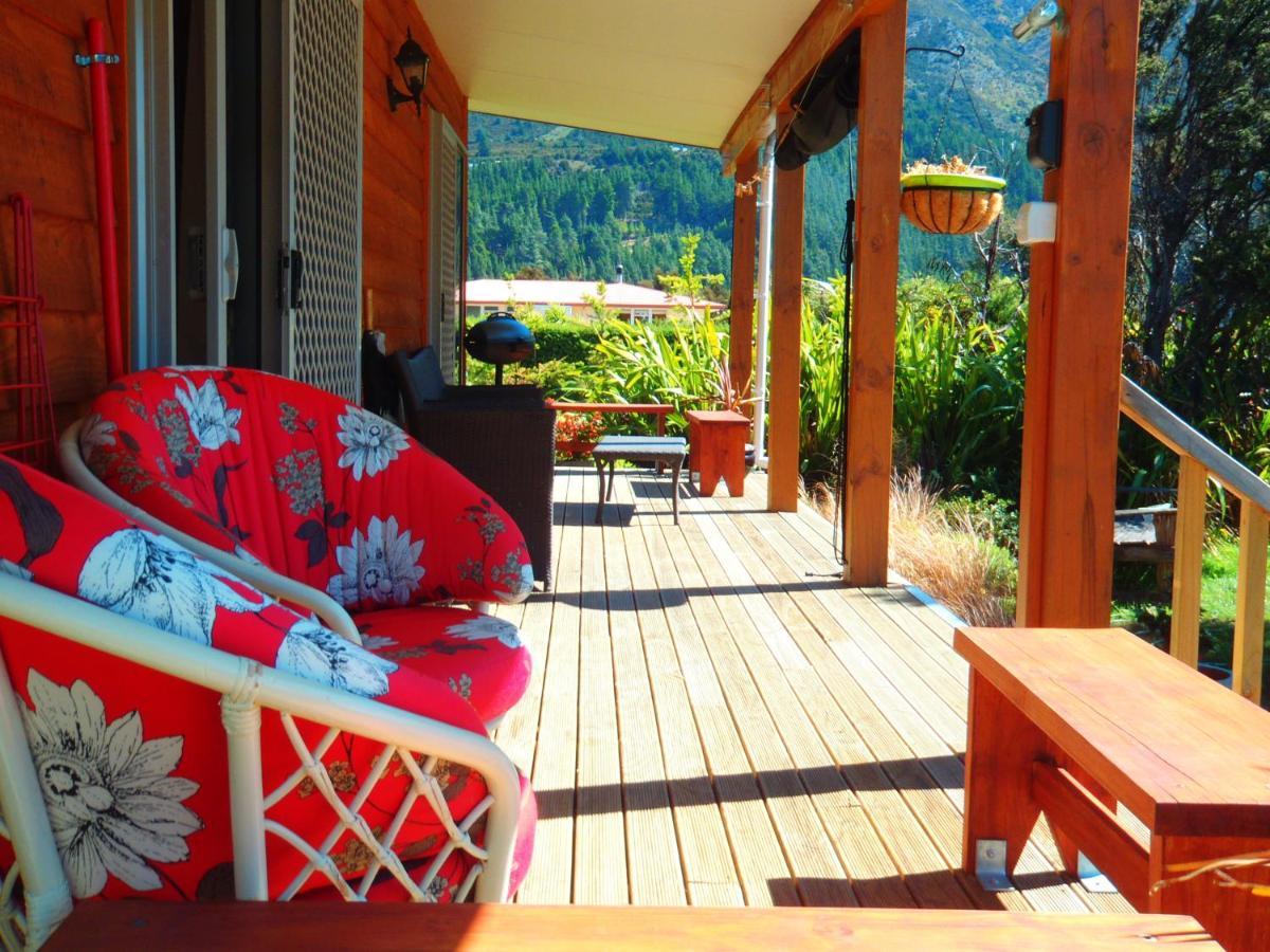 Lakefront Fantail Cottage Lake Hawea, Wanaka Exterior photo