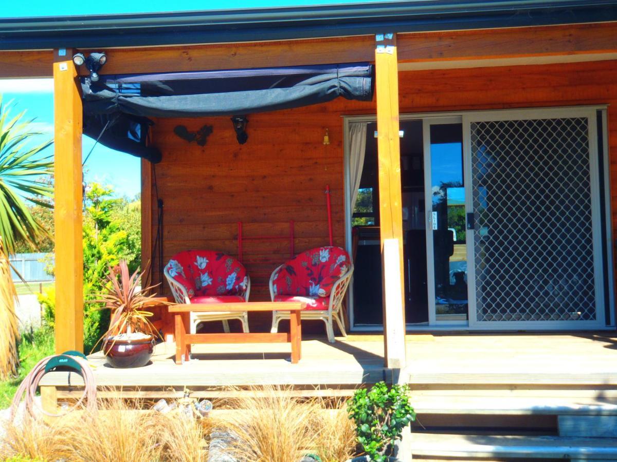 Lakefront Fantail Cottage Lake Hawea, Wanaka Exterior photo