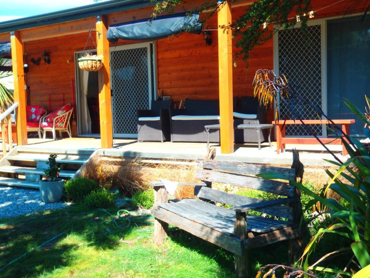 Lakefront Fantail Cottage Lake Hawea, Wanaka Exterior photo